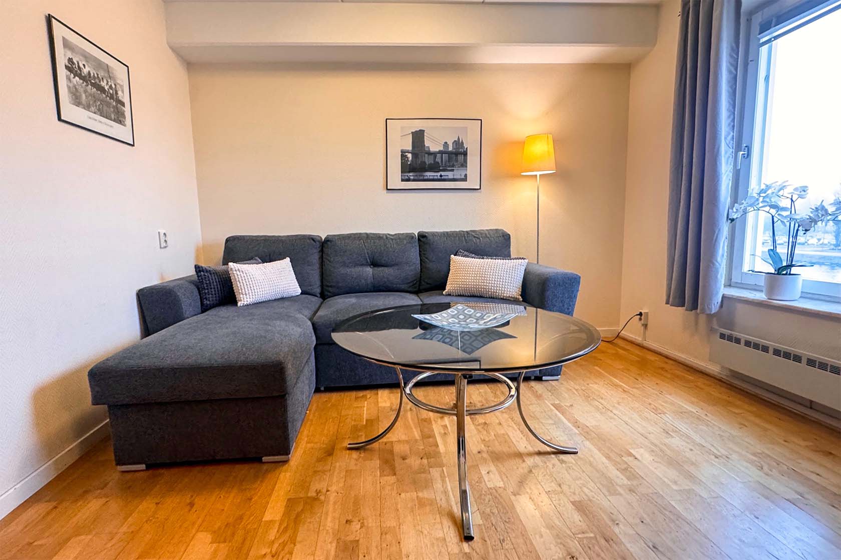 Minisvitens soffhörna med soffbord